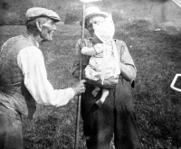 Rudolf Tomšů se svými oběma dědečky