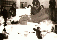 Foto z představení Pepíkova zahrada, se kterým vystupoval Vladimír Líbal v 70. a 80. letech na nelegálních bytových akcích.