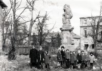 Hrabyňské děti po osvobození / květen 1945
