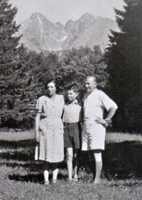 S rodiči v Tatranské Lomnici, 1946