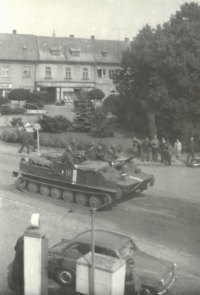 Náměstí v Dolním Bousově, srpen 1968