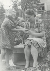Six-year-old Marie Krásová with her sister and aunt