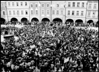 Demonstrace na Smetanově náměstí v Litomyšli 27. 11. 1989