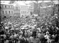 Demonstrace na Smetanově náměstí v Litomyšli 27. 11. 1989