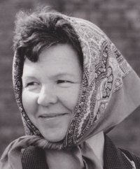 Libuše Trpišovská při natáčení seriálu Synové a dcery Jakuba Skláře, 18. 9. 1984 