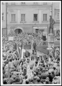 Vojtěch Stříteský a Eva Piknová na demonstraci 27. 11. 1989