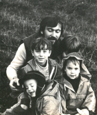 Zbyněk Šorm with his children in 1984