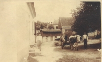 The Knobloch family farm in the 1930s