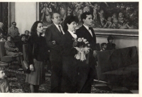 Sapákova první svatba v roce 1987, na fotografii také Vladimír Šlapeta a Karla Křiklíková