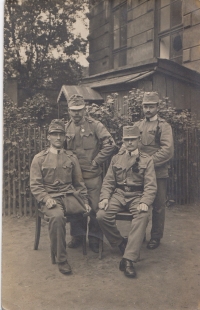 Dědeček Ladislav - válečný invalida