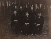 Pradědeček a prababička Romana Vlasáka a jejich dcery