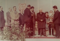Karel Bubílek hands over a gift to the president L. Svobodova during his visit in BpH and the company TON
