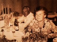 Maminka a tatínek v 80. letech.