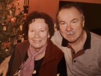 Paní Jirsáková se synem.