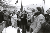 Demonstrace na Horním náměstí v Humpolci v den generální stávky 27. listopadu 1989