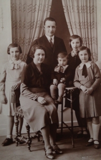 S maminkou, tatínkem a sestrami