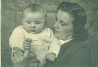 Otto Rinke with his mother in 1943