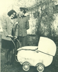 Otto Rinke s rodiči. Jedna z mála fotografií, kdy je celá rodina pohromadě.