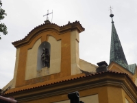 Socha sv. Václava v průčelí kostela