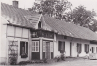 Areál skláren v době natáčení seriálu Synové a dcery Jakuba skláře