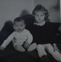 S bratrem v dětství
