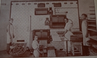 Neumanova parní a strojní pekárna, reklamní foto z doby před druhou světovou válkou