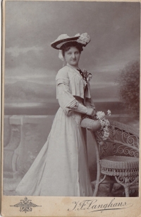 Babička pamětnice, paní Kučerová, nedatováno