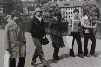 Cestou na setkání s bratrem Rogerem v Praze v roce 1981, zleva Felix Davídek mladší a Světluše Košíčková