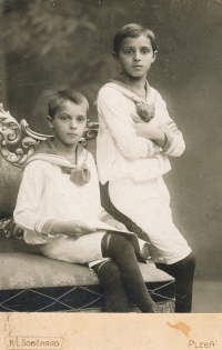 Vlevo děd Otto Schmidt, cca 1915
