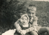 Pamětnice s bratrem Viktorem, 1964
