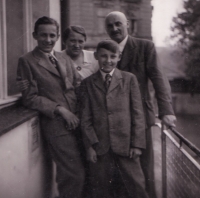 Rodina manžela - tchán, tchýně, manžel Vladimír a jeho bratr Miroslav