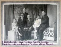 Stojící je Ladislav Císař (*1899).