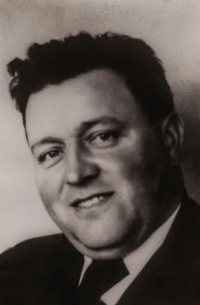 Otec Jaroslav Novobilský