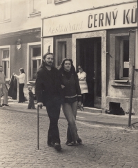 Sestra Hana a Jiří Kasal – propuštěn z nemocnice po napadení StB, Liberec, 1978