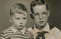 Milan Zapadlo (vlevo) s bratrem Pavlem, 1963