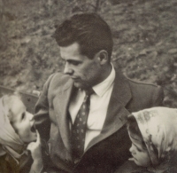 Witness with his daughters in Prague for the first time, 1960