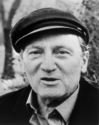 Sergej Machonin (*1918) narozen v Moskvě. Krom překladatelské činnosti byl také známý literární a divadelní kritik