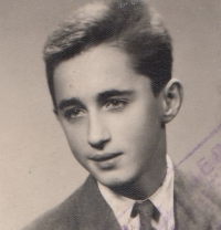 Tomáš Plichta v patnácti letech, fotografie z obč. pr.