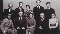 Milan Báchorek (druhý zprava nahoře) s učitelským sborem hudební školy ve Frenštátě pod Radhoštěm / manželka Anna (první zprava dole) / 1966
