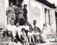 Rodina Záleských v Litomyšli u maminky, 60. léta