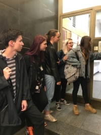 Žákovský tým před videoworkshopem v organizaci Post Bellum