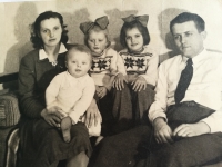 Eliška Bočková s rodiči a sourozenci