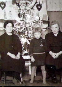 S babičkou a maminkou, Vánoce 1942