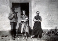 Dědeček a babička (vpravo) E. Lehnertové