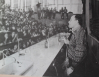 Oldřich Vlček zachycený při jednání stávkového výboru Národního divadla