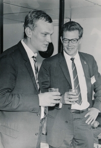 S tiskovým šéfem kanadské expozice, Strojní veletrh v Brně, 1969