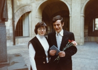 Jana Veselá s manželem Jindřichem po atestaci, listopad 1982