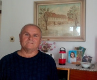 Radomil Lhotka with a painting which still reminds him of his home. The painting depicts the hotel and cinema his father Karel Lhotka owned in Zahrádka. Zruč nad Sázavou, 2019