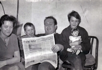 Ivan Junášek s rodiči a starší sestrou / kolem roku 1963