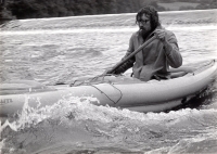 Miloš Kim Houdek going down the weir; early 80s 